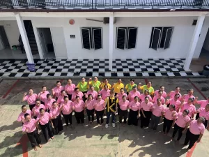 group photo of Kawasama staffs and domestic helpers